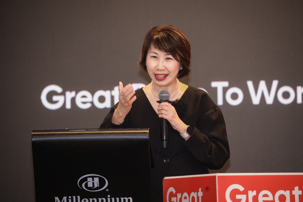 A person standing at a podium

AI-generated content may be incorrect.