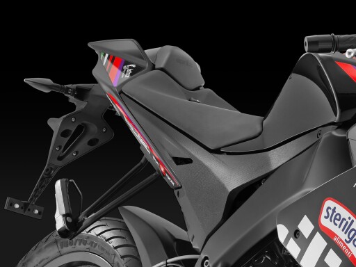 Aprilia RS 125 GP Replica Wall img 1920x1440 Sella 1 11zon