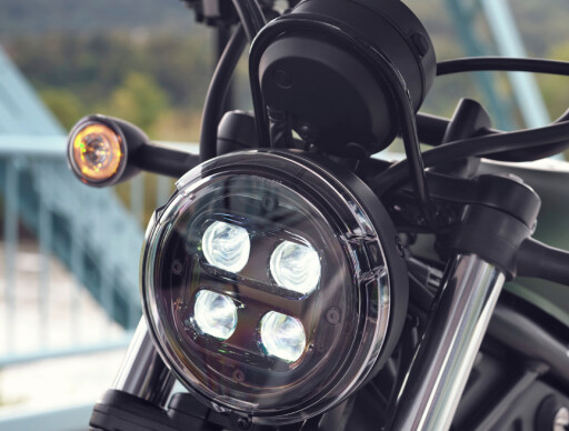 揉合現代與古典造型的圓形LED頭燈