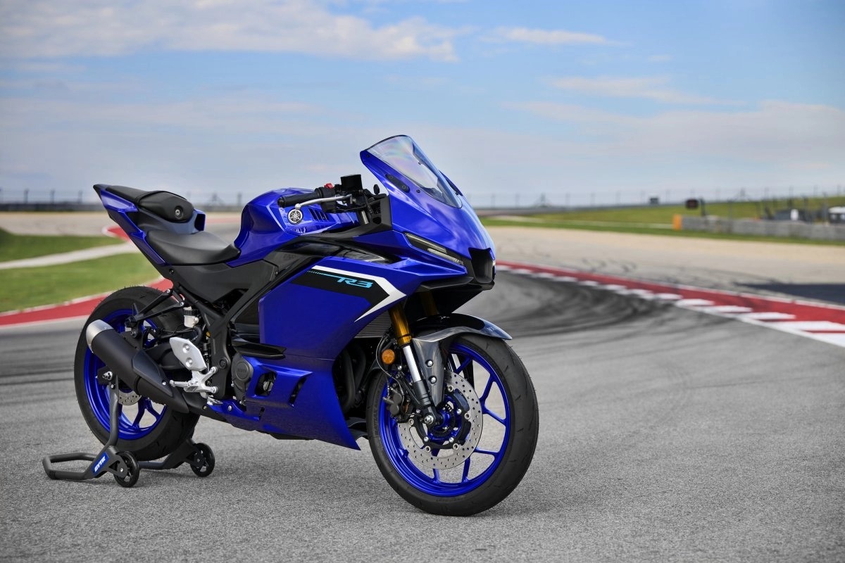 ลุ้นเปิดตัว All New Yamaha YZF-R3 รถสปอร์ตโฉมใหม่ ในไทย ปี 2025!